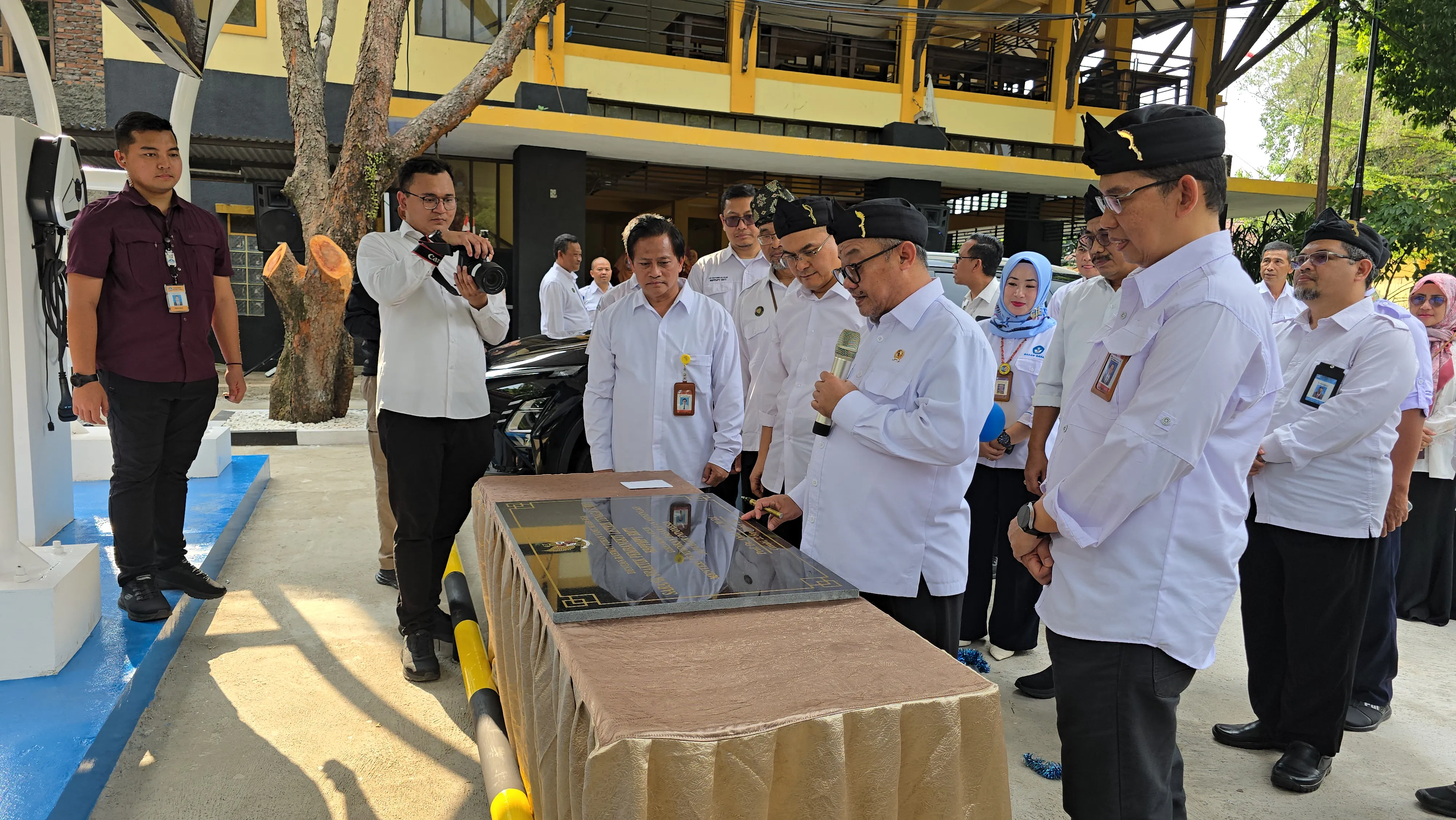 BBPPMPV BMTI Kembangkan Energi Hijau Lewat Sarana Praktik PLTS untuk Mobil Listrik